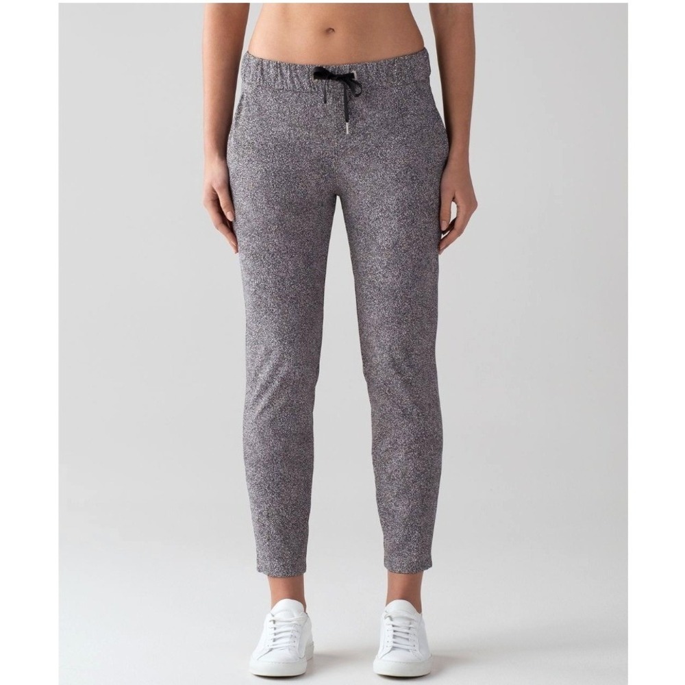 Lululemon On The Fly Pant Jogger Sz 6 Sea Spray Alpine White Dark Chrome